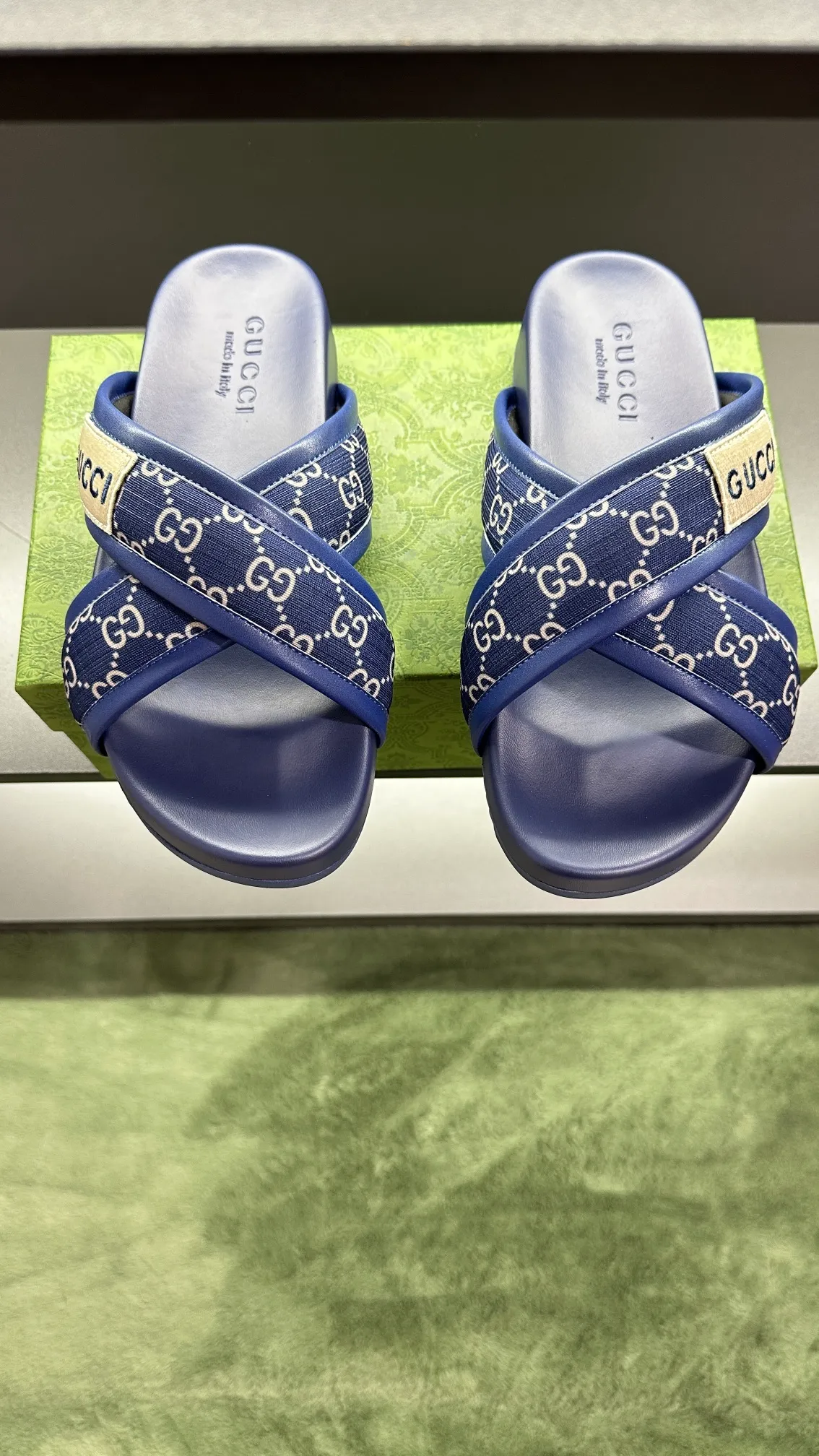[G Family Couple Style] P: 300💰Female size 36~40 Men's size 39~45, (46. Custom-made Unisex GG slippers This slipper is made of GG polyester fiber and is decorated with a Gucci label on the front, adding a striking logo feel to the style. Beige GG recycled polyester fiber Unisex leather trim "Gucci Made in Italy" embroidered label Rubber sole Flat Made in Italy
